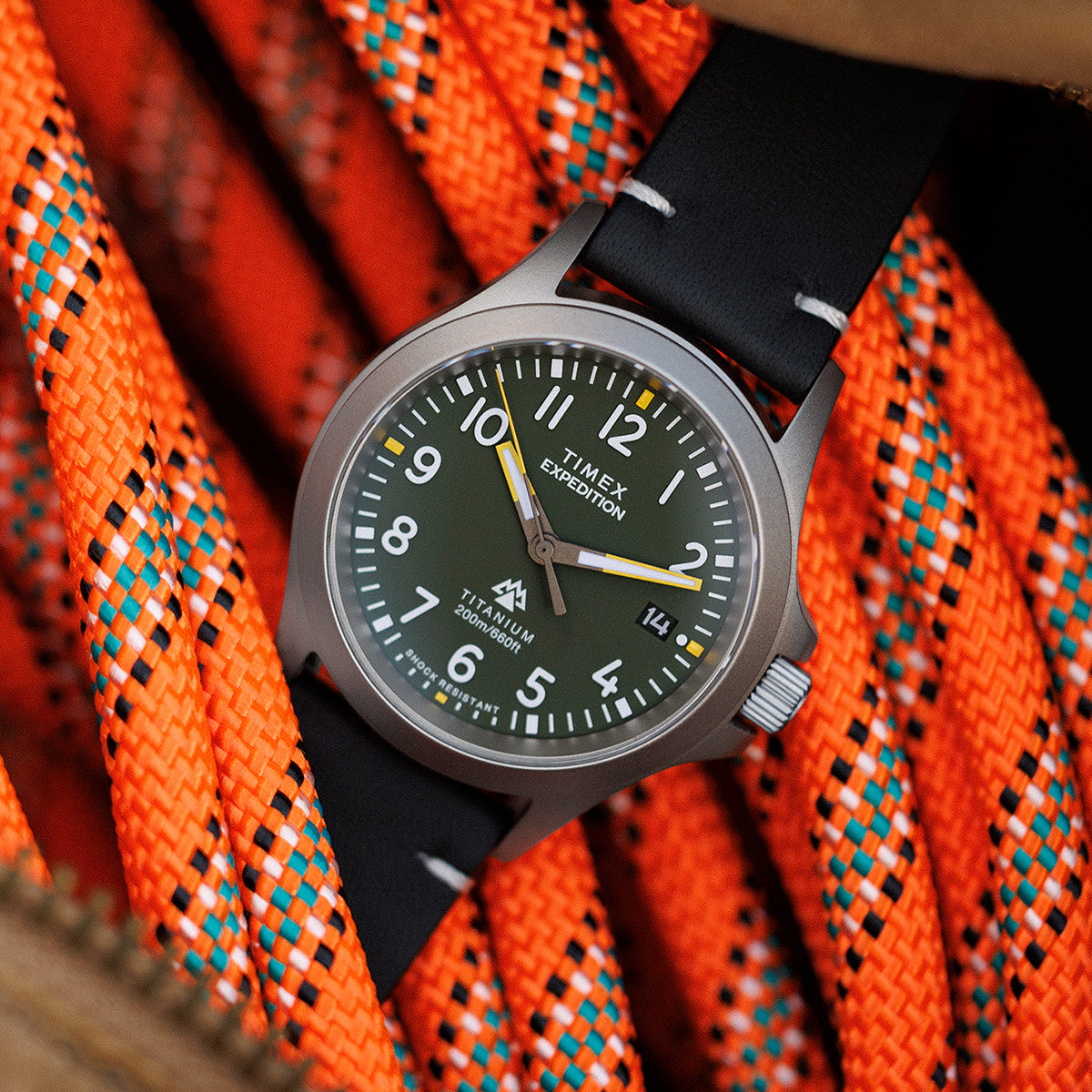 とめーと　TIMEX ミリタリーウォッチ 38mm クォーツ 稼働品 Expedition Titanium 38mm Leather Strap Watch - TW2W78100 | Timex EU