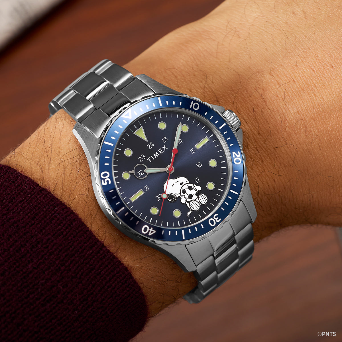 ピアス　No.4429 Peanuts® x Timex Navi Snoopy Soccer 41mm Stainless Steel Bracelet