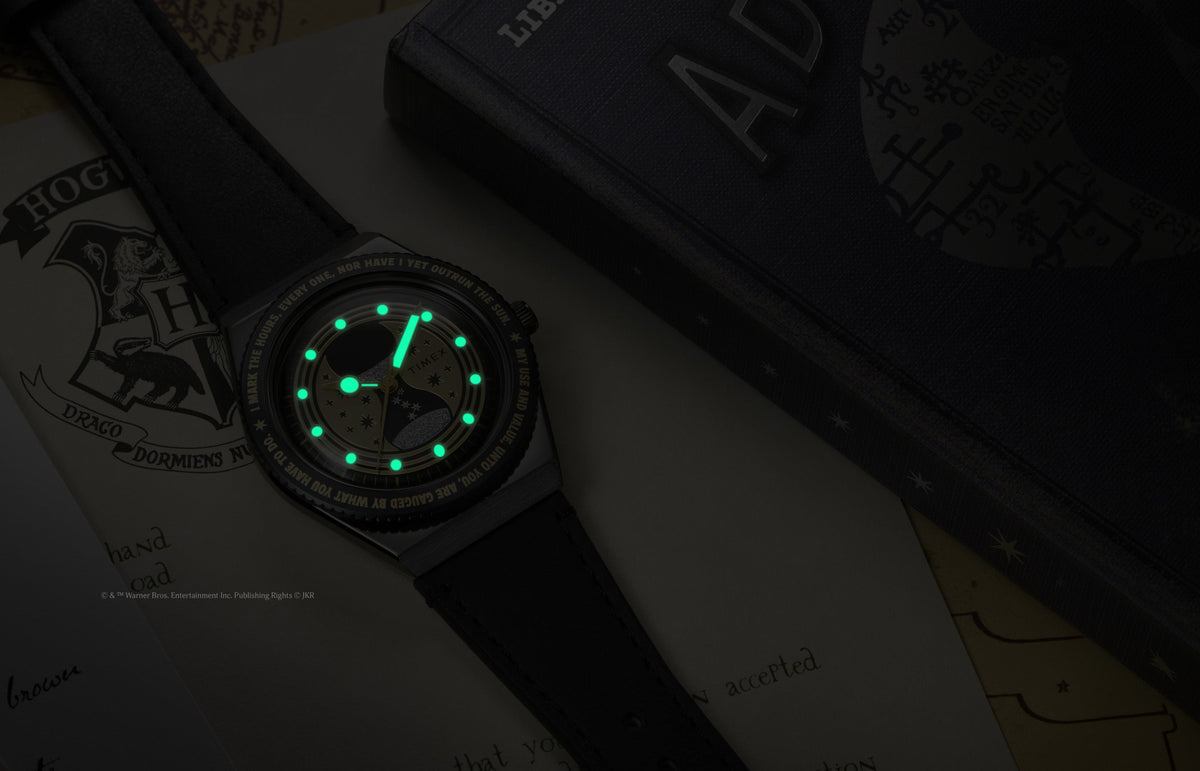TW2Y76000 The watch in darkness, showing its glowing green hands and hour markers.