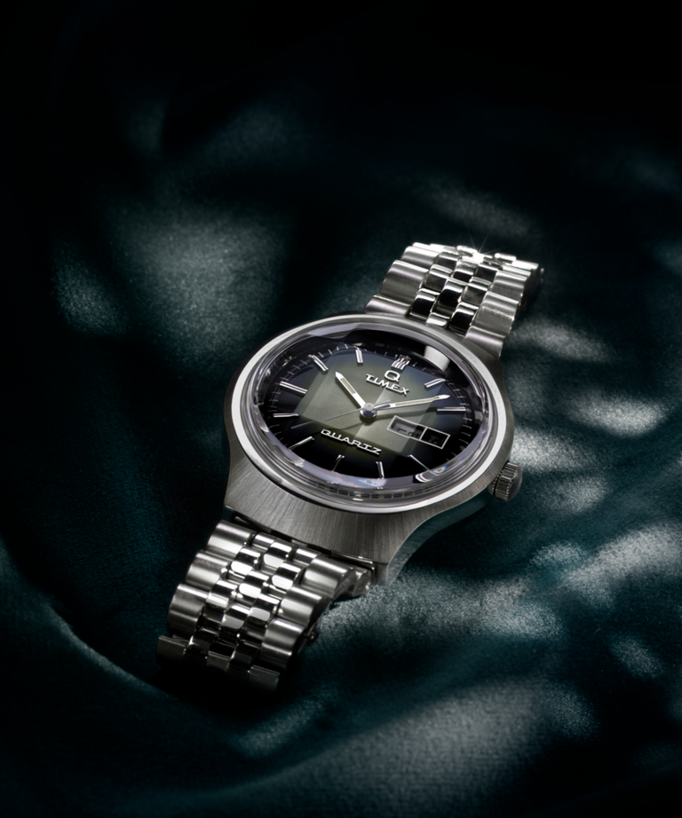 TW2W22500 Q Timex Reissue Dégradé 38mm Stainless Steel Bracelet Watch Alt Beauty Shot 2