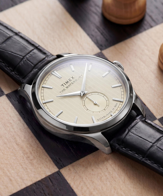 TW2Y92000 Waterbury Classic 39mm Leather Strap Watch Campaign Key Silhouettes (Beauty shots) Image
