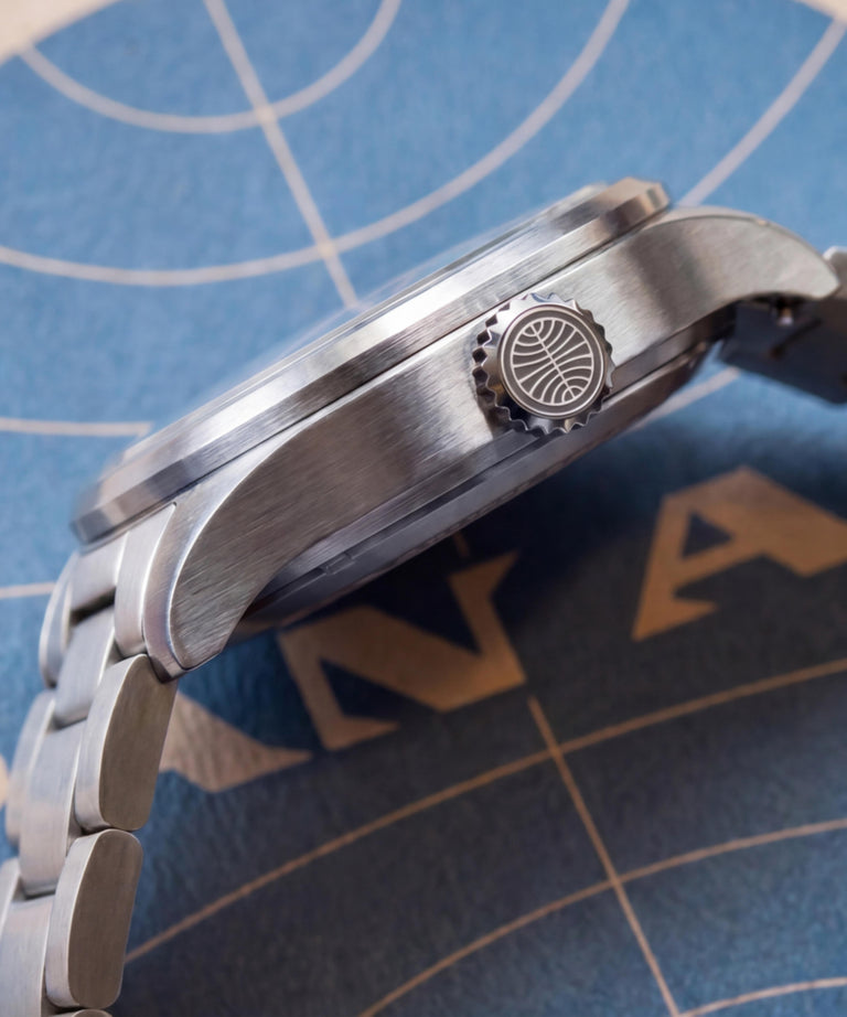 TW2Y94600 Pan Am® x Timex® Waterbury GMT 41mm Stainless Steel Bracelet Watch Alt Beauty Shot 4